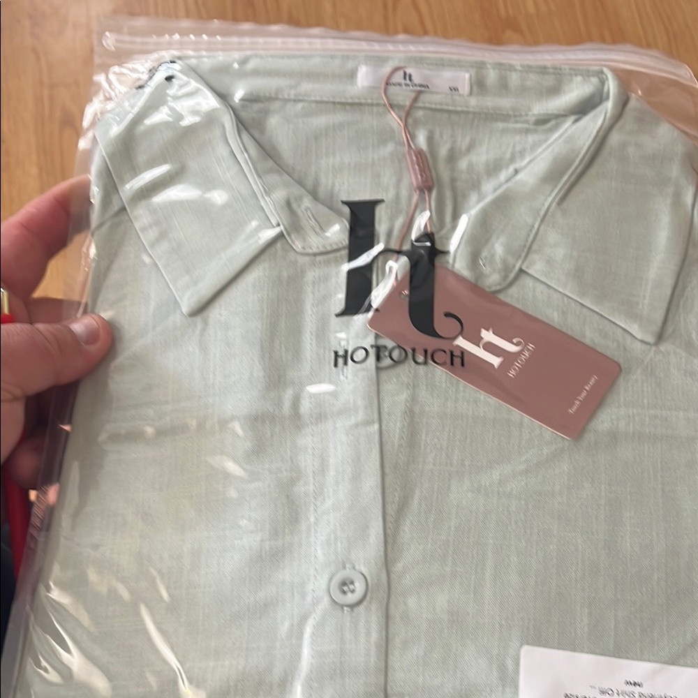 Hotouch Light Green Button-Up Shirt